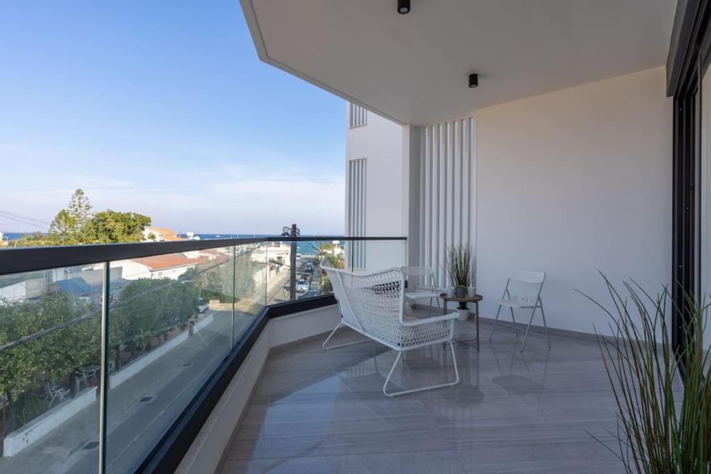Thalassa 2-Bedroom Apartment In Larnaca Luaran gambar